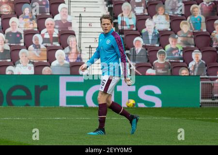 Tynecastle Park, Edinburgh, Großbritannien. März 2021, 6th. Scottish Championship Football, Heart of Midlothian gegen Dundee FC; Christophe Berra von Heart of Midlothian während des Warm-Up vor dem Spiel Credit: Action Plus Sports/Alamy Live News Stockfoto