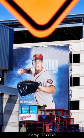 Riesiges Poster von Washington Nationals Baseball-Star Ryan Zimmerman an der Wand des Nationals Park, in Washington, D.C. Stockfoto