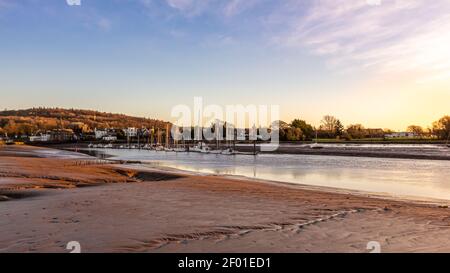 Ebbe und Watt an der Flussmündung des Dee in Kirkcudbright bei Sonnenuntergang, Dumfries und Galloway, Schottland Stockfoto