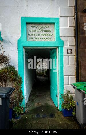 Kirkcudbright, Schottland - Dezember 15th 2020: The Green Gate, ehemalige Heimat der Künstler Jessie M King und EA Taylor in der alten High Street, Kirkcudbright Stockfoto