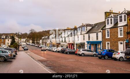 Kirkcudbright, Schottland - Dezember 15th 2020: St. Cuthbert's Street im Zentrum des Royal Burgh von Kirkcudbright, Dumfries und galloway, Schottland Stockfoto