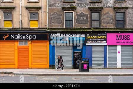 Glasgow, Schottland, Großbritannien. März 2021, 6. Mit Schottland unter nationaler Sperre während der covid-19 Pandemie bleibt Glasgow City Centre eine virtuelle Geisterstadt mit wenigen Menschen im Stadtzentrum und fast alle Geschäfte und Geschäfte noch geschlossen. PIC; Geschlossene und geschlossene Geschäfte in der Nähe des St. Enoch Square. Iain Masterton/Alamy Live News Stockfoto