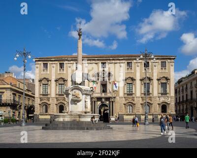 Catania Palazzo degli Elefanti und Brunnen auf der Piazza Duomo Stockfoto
