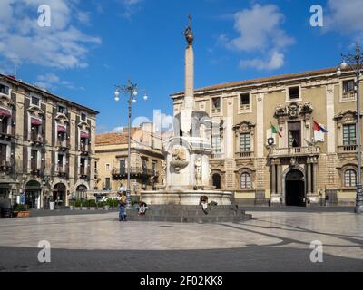 Catania Palazzo degli Elefanti und Brunnen auf der Piazza Duomo Stockfoto