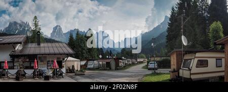 Ein schönes Bild von Parco Naturale Paneveggio Pale di San Martino, Italien , ein fesselndes Foto Stockfoto