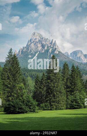 Ein schönes Bild von Parco Naturale Paneveggio Pale di San Martino, Italien , ein fesselndes Foto Stockfoto