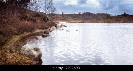 Loch na Bà Ruaidhe am Rande von Glen Urquart Stockfoto