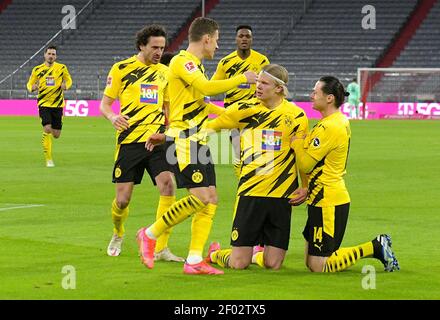 München, Deutschland. März 2021, 06th. München, Deutschland. März 2021, 06th. Erling HAALAND, Haland, BVB 9 feiert sein Ziel, glücklich, lachen, feiern, 0-2, Nico SCHULZ, BVB 14 Thorgan HAZARD, BVB 10 im Spiel FC BAYERN MÜNCHEN - BORUSSIA DORTMUND 1.Deutsche Fußballliga am 6. März 2021 in München. Kredit: Peter Schatz/Alamy Live Nachrichten Gutschrift: Peter Schatz/Alamy Live Nachrichten Stockfoto