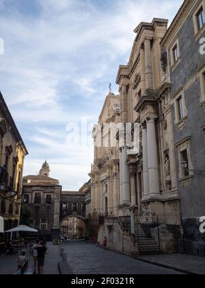 Arco di San Benedetto und das Ende der Via Crociferi, Catania Stockfoto