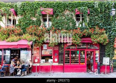 Abendessen im Chez Marianne - ein israelisches Restaurant im Marais, Paris, Ile-de-France, Frankreich Stockfoto