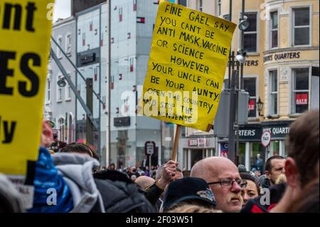 Cork, Irland. März 2021, 6th. Rund 700 Menschen nahmen an einer Anti-Lockdown-Kundgebung Teil, die heute im Stadtzentrum von Cork stattfand. Gardai waren für alle Probleme mit Offizieren im Stadtzentrum von 10,30am vorbereitet. Quelle: AG News/Alamy Live News Stockfoto