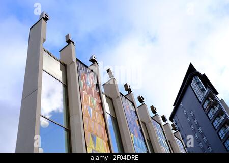 LEEDS, GROSSBRITANNIEN - 04. Jan 2020: Leeds City Centre Nahaufnahme des Spielhaus-Schildes auf dem neu errichteten Gebäude Stockfoto