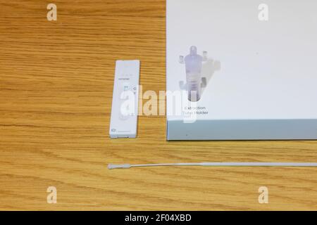 NHS Covid-19 Home Test Kit von NHS Test and Trace Stockfoto
