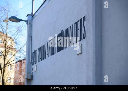 München, Deutschland. März 2021, 06th. Außenwand des Grünwalder Stadions mit historischem Schild Quelle: SPP Sport Pressefoto. /Alamy Live Nachrichten Stockfoto