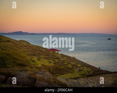 Cape Brett Lighthouse und Cape Brett Hut in Rawhiti New Seeland Stockfoto