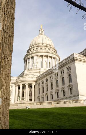 Wisconsin Capital Building Landschaftsgärten Green Grass Stockfoto