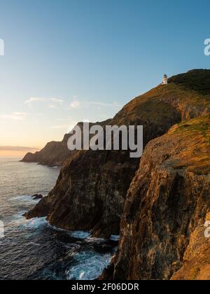 Cape Brett Lighthouse und Cape Brett Hut in Rawhiti New Seeland Stockfoto