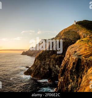 Cape Brett Lighthouse und Cape Brett Hut in Rawhiti New Seeland Stockfoto