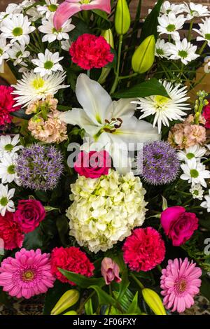 Zusammensetzung eines Straußes oder Zentrum der Blumen Konzept floral Dekoration Stockfoto