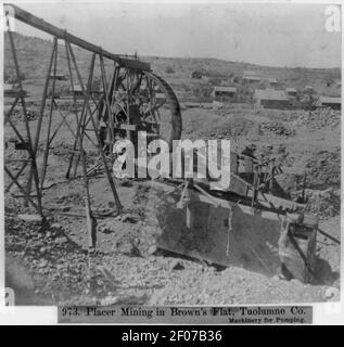 Placer mining in Browns Flach, Tuolumne County - Maschinen für Pumpen Stockfoto