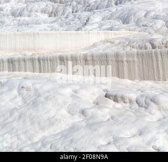 Calciumbad und Travertin einzigartige Zusammenfassung in pamukkale türkei asien Das alte Wasser Stockfoto