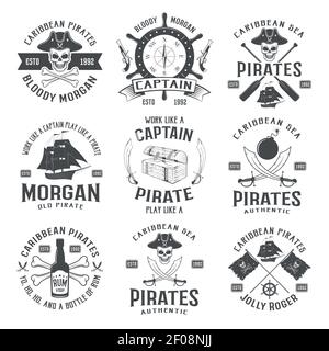 Seeräuber monochrome Embleme mit Piratic Symbol Kompass Waffen Segelboot Rum Flasche Brust Band isoliert Vektor-Illustration Stock Vektor