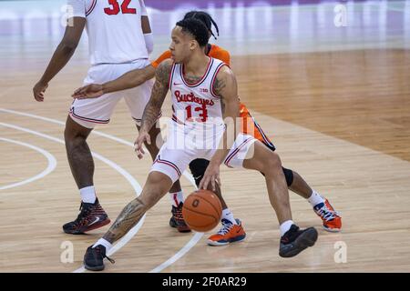 Columbus, Ohio, USA. März 2021, 6th. Ohio State Buckeyes Guard CJ Walker (13) fährt mit dem Ball im Spiel zwischen den Illinois Fighting Illini und den Ohio State Buckeyes in der Value City Arena, Columbus, Ohio. Quelle: Scott Stuart/ZUMA Wire/Alamy Live News Stockfoto