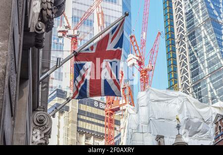 London, Großbritannien. März 2021, 02nd. Britische Flagge an einem Gebäude in London gesehen. Kredit: SOPA Images Limited/Alamy Live Nachrichten Stockfoto