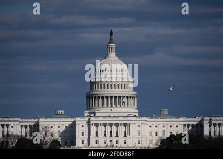 Washington, USA. März 2021, 06th. Das US-Kapitolgebäude in Washington, DC, am Samstag, 6. März 2021, Inmitten der Coronavirus-Pandemie. Der Senat verabschiedete Präsident Bidens $1,9 Billionen COVID-Hilfsgesetz mit einigen Änderungen an der vorherigen Version des Repräsentantenhauses heute, nach mehreren späten Sitzungen und intensiven Verhandlungen in dieser Woche. (Graeme Sloan/Sipa USA) Quelle: SIPA USA/Alamy Live News Stockfoto