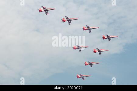 Flugzeuge einer indischen Luftwaffe zeigen ein Team, das einfliegt Bildung Stockfoto