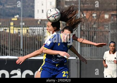 Paloma Lazaro (Roma) und Caterina Ambrosi (Verona) während Hellas Verona Frauen vs AS Roma, Italienischer Fußball Serie A Frauenspiel in Verona, Italien, März 06 2021 Foto by IPA SPORT/ ABACAPRESS.COM Stockfoto