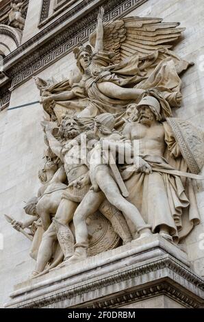 Details der Kathedrale Notre Dame de Paris. Paris. Frankreich. Ein sagenumwobenes Wesen auf dem Dach der Kathedrale Notre Dame de Paris. Blick auf den Turm. Stockfoto