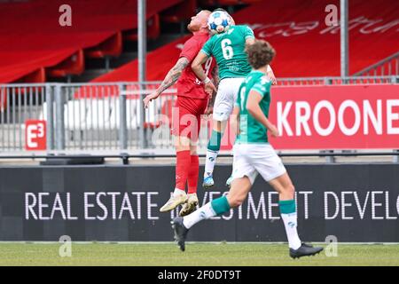 ALMERE, NIEDERLANDE - MÄRZ 6: Thomas Verheydt vom Almere City FC und Abdallah Aberkane von Excelsior während des niederländischen Keukenkampioendivisie-Spiels dazwischen Stockfoto