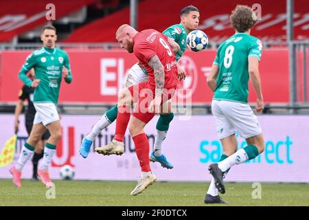 ALMERE, NIEDERLANDE - MÄRZ 6: Abdallah Aberkane von Excelsior und Thomas Verheydt von Almere City FC während des niederländischen Keukenkampioendivisie-Spiels dazwischen Stockfoto