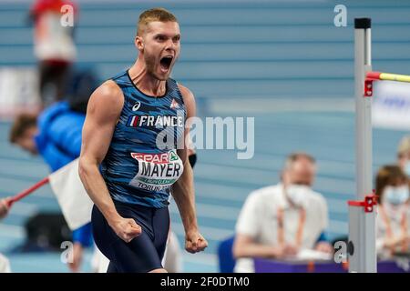 TORUN, POLEN - MÄRZ 6: Kevin Mayer aus Frankreich tritt im Mens Heptathlon Hochsprung während der Leichtathletik-Halleneuropameisterschaften 2021 matc Stockfoto