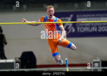 TORUN, POLEN - MÄRZ 6: Menno Vloon aus den Niederlanden im Polsprung der Männer während der Leichtathletik-Halleneuropameisterschaften 2021 matc Stockfoto