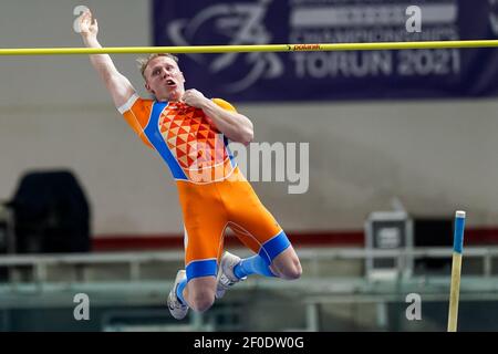 TORUN, POLEN - MÄRZ 6: Menno Vloon aus den Niederlanden im Polsprung der Männer während der Leichtathletik-Halleneuropameisterschaften 2021 matc Stockfoto