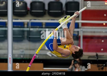 TORUN, POLEN - MÄRZ 6: Armand Duplantis aus Schweden im Manns Pole Vault während der Leichtathletik-Halleneuropameisterschaften 2021 Matchwette Stockfoto