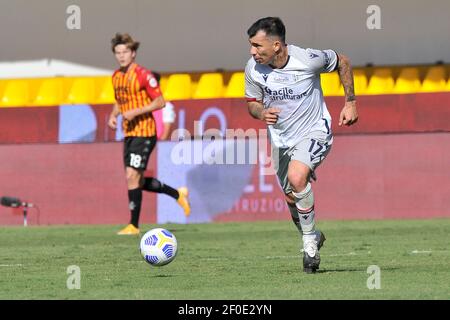 Gary Medel Spieler von Bologna, während des Spiels der italienischen Serie A Meisterschaft zwischen Benevento gegen Bologna 1-0, Spiel auf dem Ciro Vigorito gespielt Stockfoto