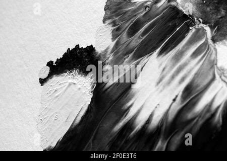 Abstrakt schwarz und weiß Aquarell oder Acrylfarbe Hintergrund. Schwarz-weiße Farbe Splash Textur kann für jedes Design verwendet werden. Stockfoto