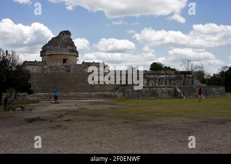 Menschen wild Winkel der chichen itza Tempel in tulum mexiko Stockfoto