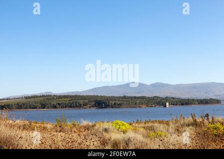 Theaterkloof Dam in der Nähe von Villiersdorp, Westkap, Südafrika, die Kapstadt mit Wasser versorgt. Stockfoto