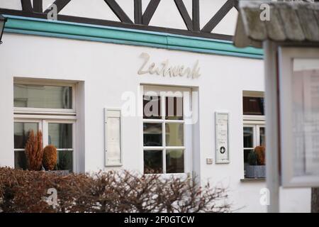 Wernigerode, Deutschland. März 2021, 06th. Blick auf das Restaurant ZEITWERK in Wernigerode. Das Restaurant des Spitzenkochs Robin Pietsch wurde in diesem Jahr mit einem Michelin-Stern und seinem zweiten Restaurant ausgezeichnet. Pietsch ist immer noch der einzige Sternekoch in Sachsen-Anhalt. Quelle: Matthias Bein/dpa-Zentralbild/ZB/dpa/Alamy Live News Stockfoto