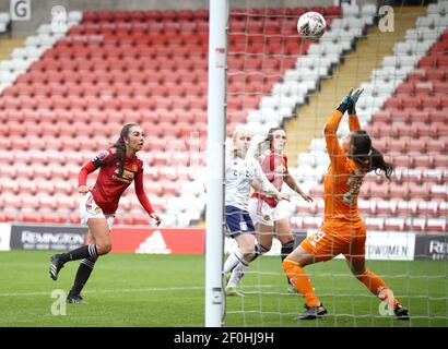 Katie Zelem von Manchester United erzielt beim Spiel der FA Women's Super League im Leigh Sports Village, Leigh, das dritte Tor des Spiels. Bilddatum: Sonntag, 7. März 2021. Stockfoto