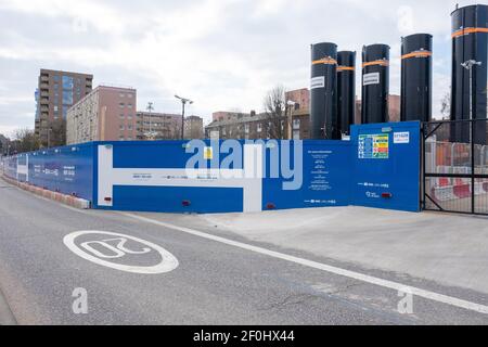 HS2, High Speed Two, Bau entlang der Hampstead Road zwischen Euston Station und Camden Town, zeigt die Betontürme und andere Bauarbeiten. Stockfoto