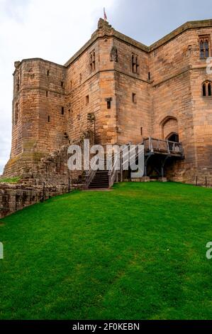 Der impressive14th Jahrhundert Keep von Warkworth Castle in der gebaut Form eines griechischen Kreuzes auf einer früheren motte gebaut Von dem 1st Earl of Northumberland Stockfoto