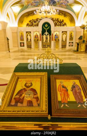 Krypta der Kirche des Heiligen Sava in Belgrad, Serbien, mit gemalten Fresken verziert Stockfoto
