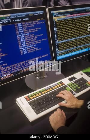 Bloomberg Terminal Und Tastatur Stockfotografie Alamy