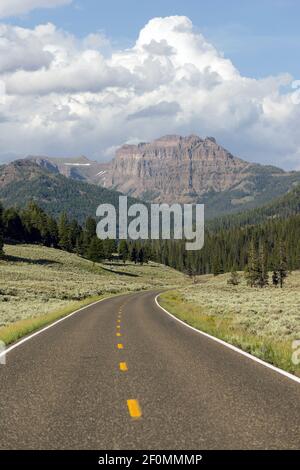 Zweispurigen Straße Transport Yellowstone National Park, Wyoming Stockfoto