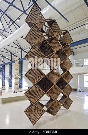 Die Hangar-Ausstellung mit Treffpunkten von Abeer Seikaly. Amman Design Week 2019, Amman, Jordanien. Architekt: Verschiedene , 2019. Stockfoto